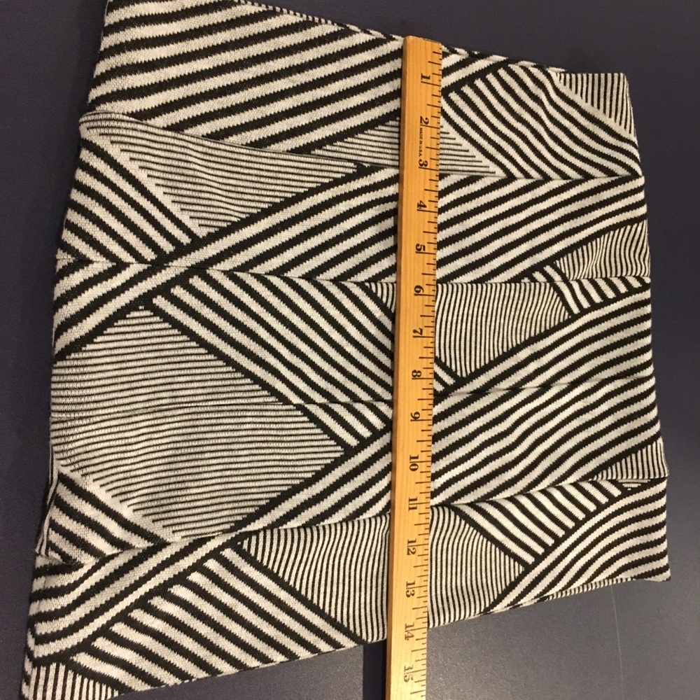 2 Windsor mini skirts.๐๐SZ L - Picture 6 of 8